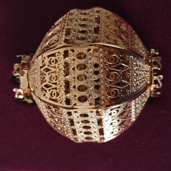 Baldwin Gold Ball Christmas Ornament 3D - Picture 1 of 10